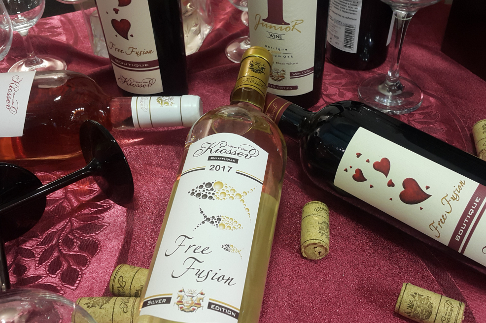 Купи онлайн бяло, червено, десертно вино и розе "Кьосев"